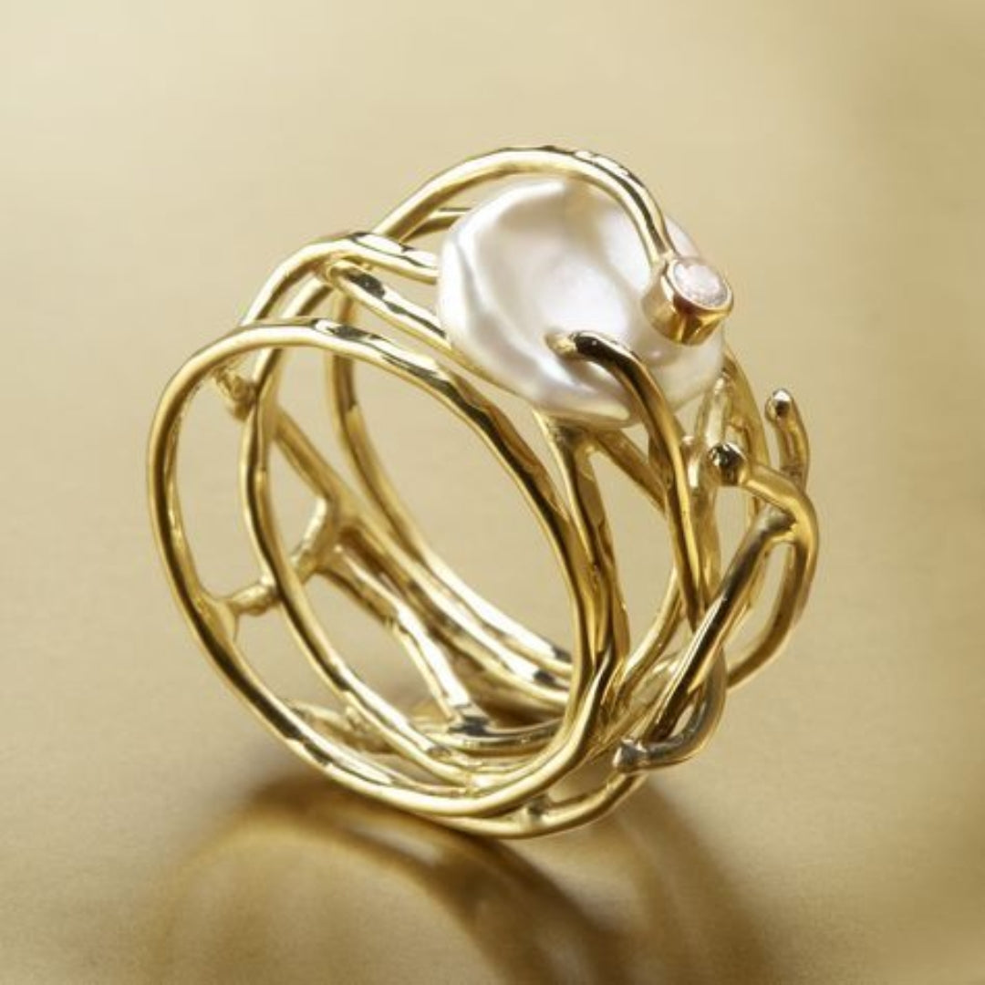 GOLD RING WITH PEARL