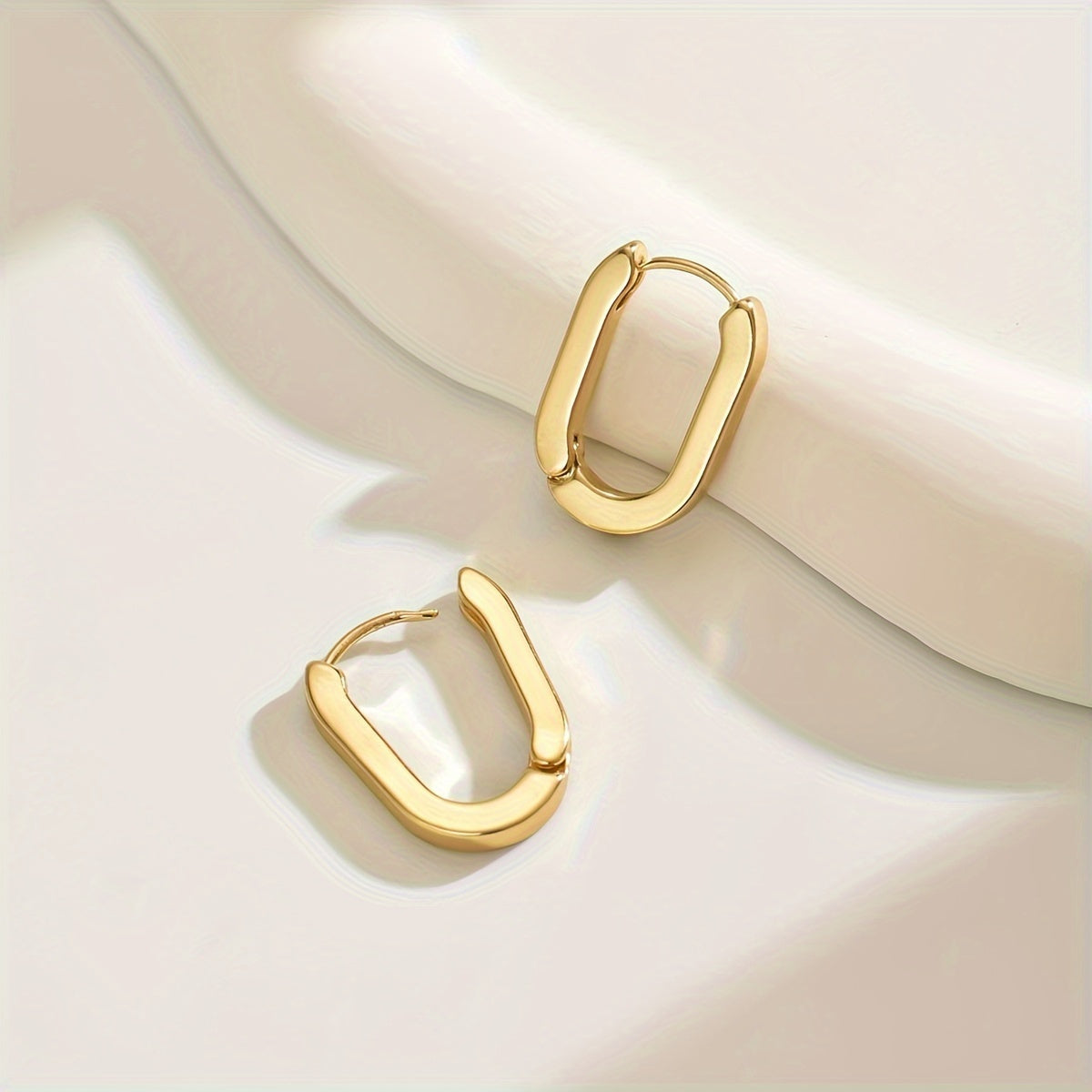 GEOMETRIC GOLD HOOP EARRINGS