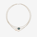 Helene – Una collana fine multiriga di perle con tonalità naturali armoniose