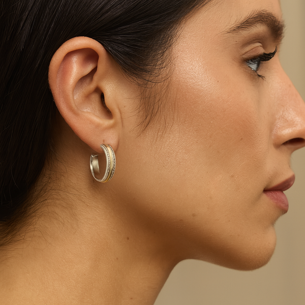 Mia – Orecchini vintage in argento con linea dorata