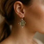 Julia – Orecchini unici vintage con perle verdi