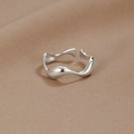 Tabea – Anello in argento con delicata curvatura