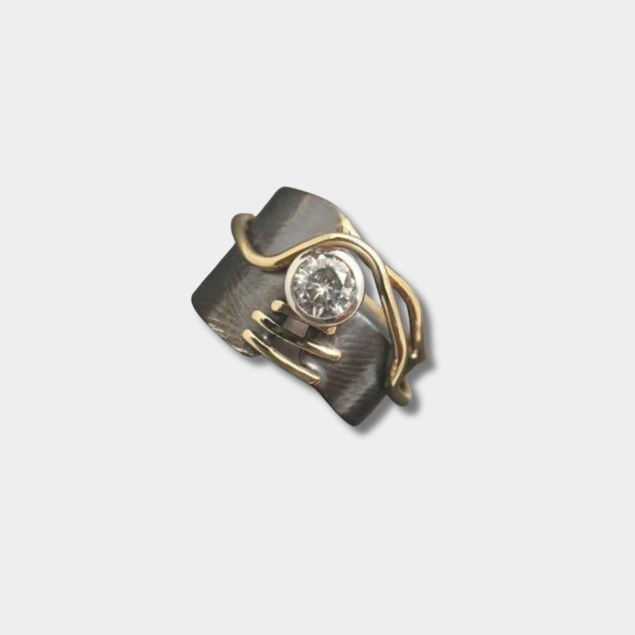 Laura – Anello vintage in argento scuro con zircone