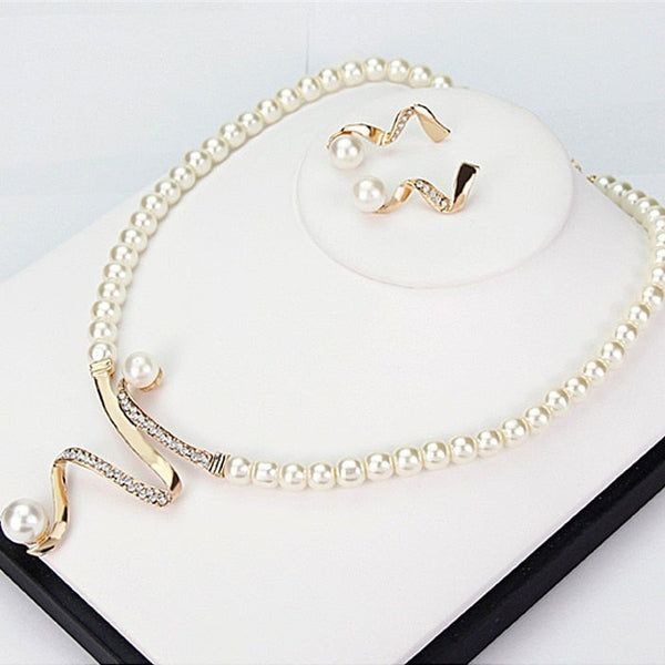 PEARL NECKLACE & EARRINGS SET