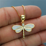 Collier dorato a farfalla con opale