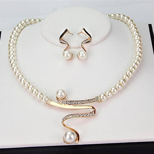 PEARL NECKLACE & EARRINGS SET