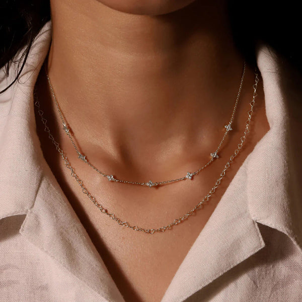 Veronika – Thin silver chain with vertical pendant