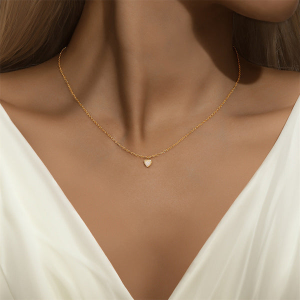 Helena – Delicate silver chain with small heart pendant