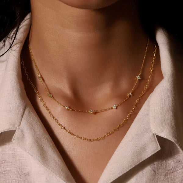 Veronika – Thin silver chain with vertical pendant