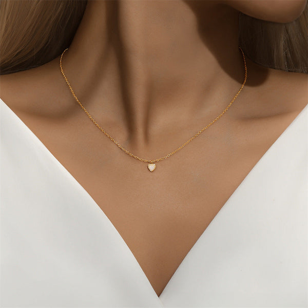 Helena – Delicate silver chain with small heart pendant