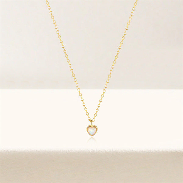 Helena – Delicate silver chain with small heart pendant