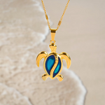 Chantal – Collana dorata a forma di tartaruga con opale blu