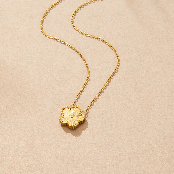 Maria - Golden necklace of luck