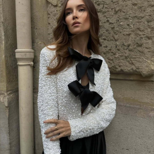 ANWEN | CHIC BLOUSE WITH BOW DETAIL