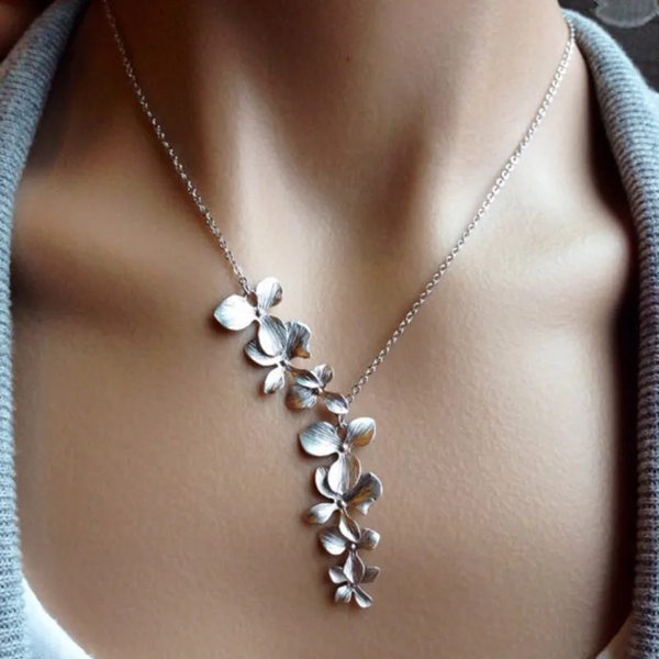 Stefanie – Collana dorata con design circolare discreto