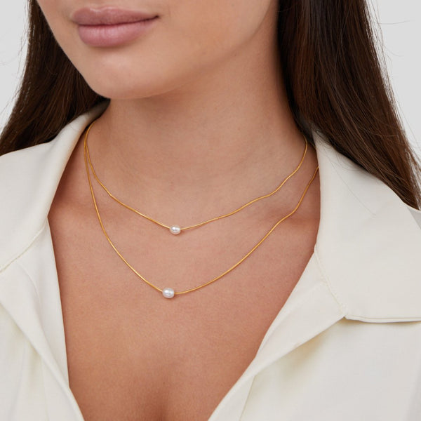 Sabine – Double Layer Gold Necklace with Dark Stone