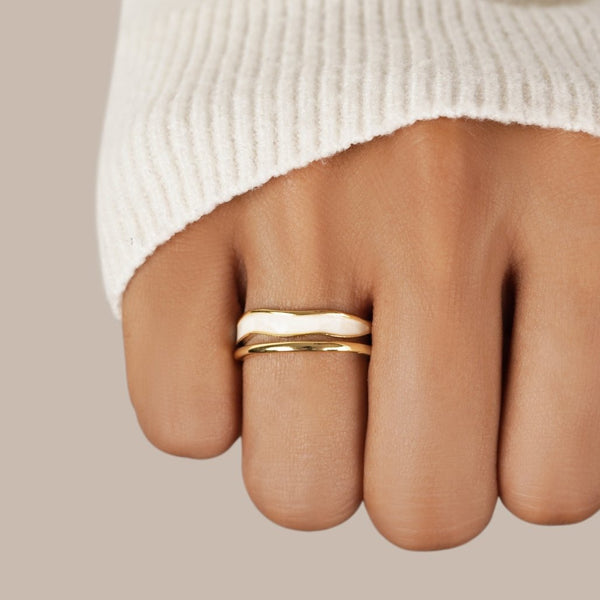 Beatrix – Anello a fascia dorato con silhouette semplice