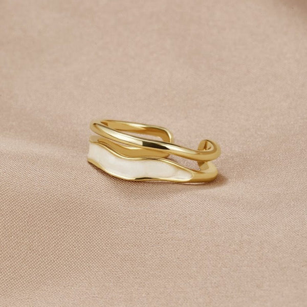 Beatrix – Anello a fascia dorato con silhouette semplice