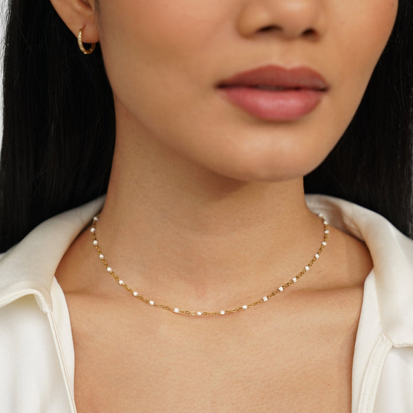 Sabina – Delicate gold choker with mini pearls