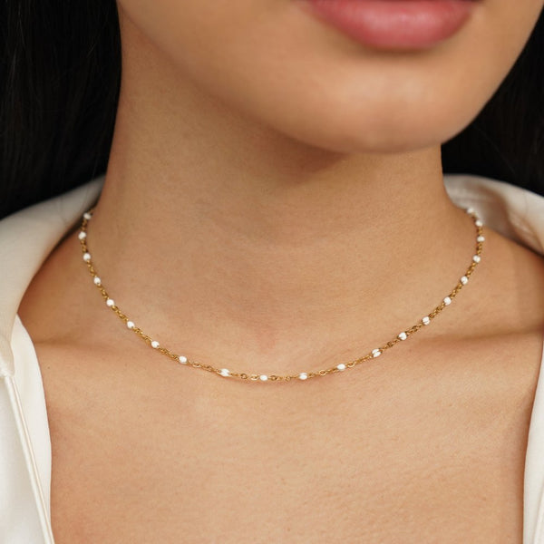 Sabina – Delicate gold choker with mini pearls