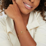 Carla – Delicate gold bracelet with contrasting round elements
