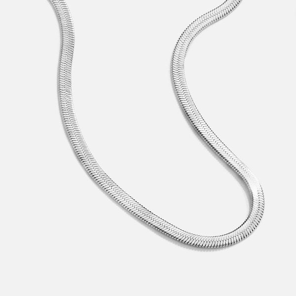 Katharina – Silver chain with delicate curve