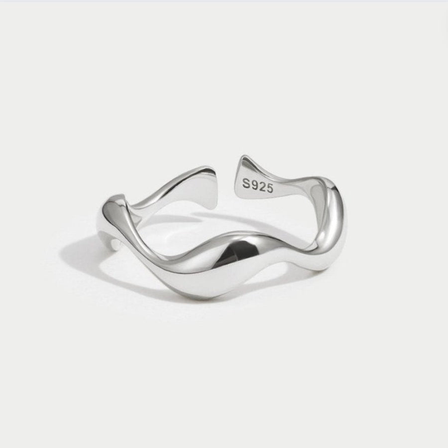 Tabea – Anello in argento con delicata curvatura
