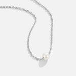Clara – Silver necklace with round pendant