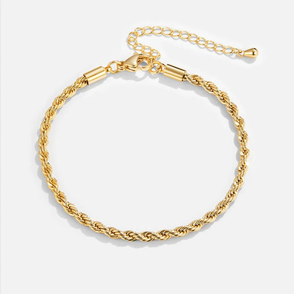 Isabella – Chic Gold Spiral Bracelet