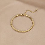 Isabella – Chic Gold Spiral Bracelet