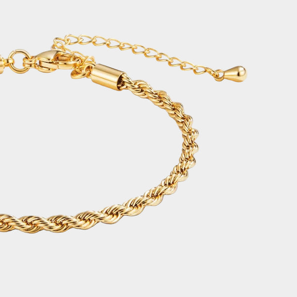 Isabella – Chic Gold Spiral Bracelet
