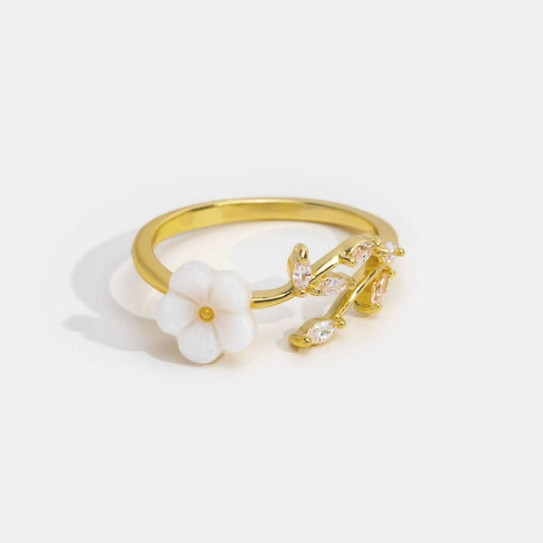 Miriam – Anello in oro con decorazione floreale bianca